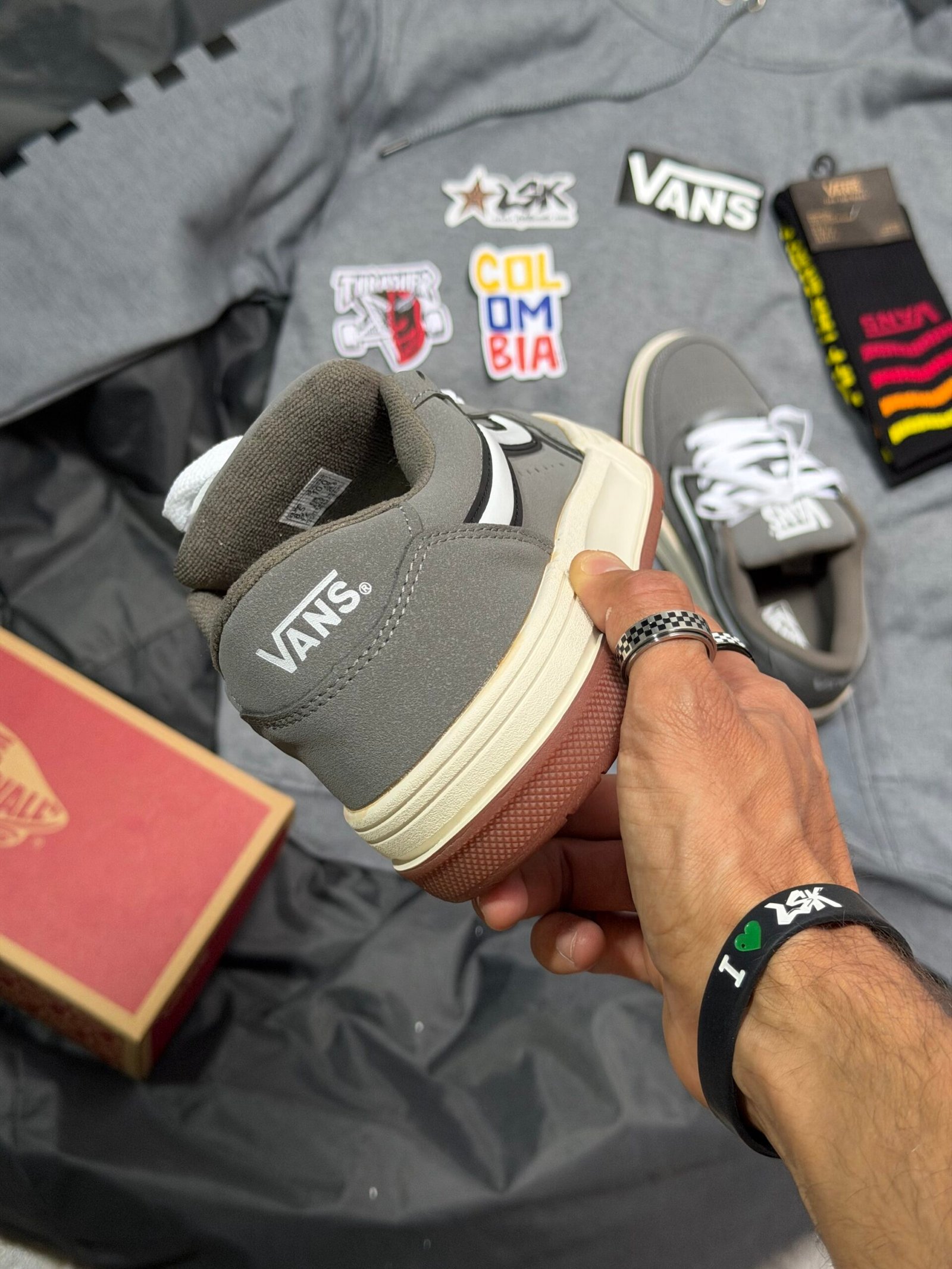 Tenis Chunky Vans Hylane Gris Blanco Negro