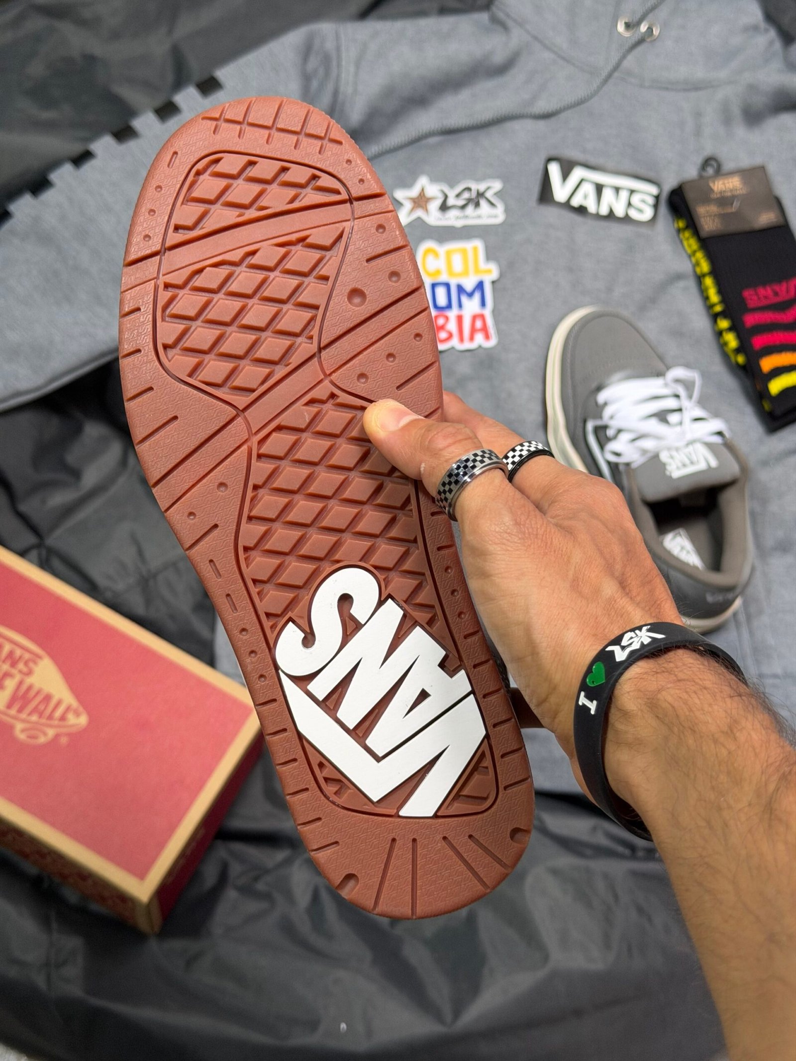 Tenis Chunky Vans Hylane Gris Blanco Negro