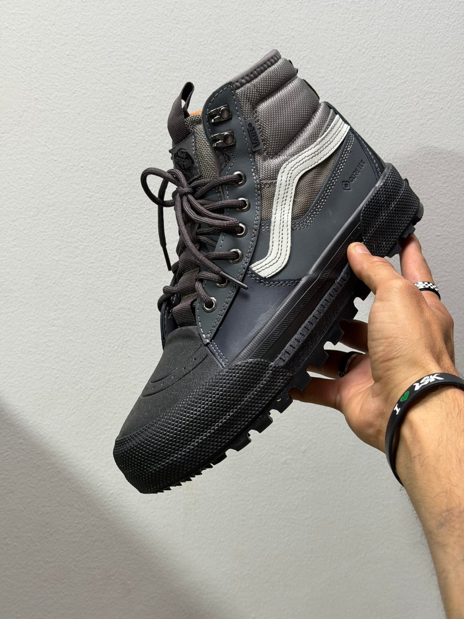 Bota Vans Sk8 Hi Gore-Tex Mte-3 Negro Gris Hombre