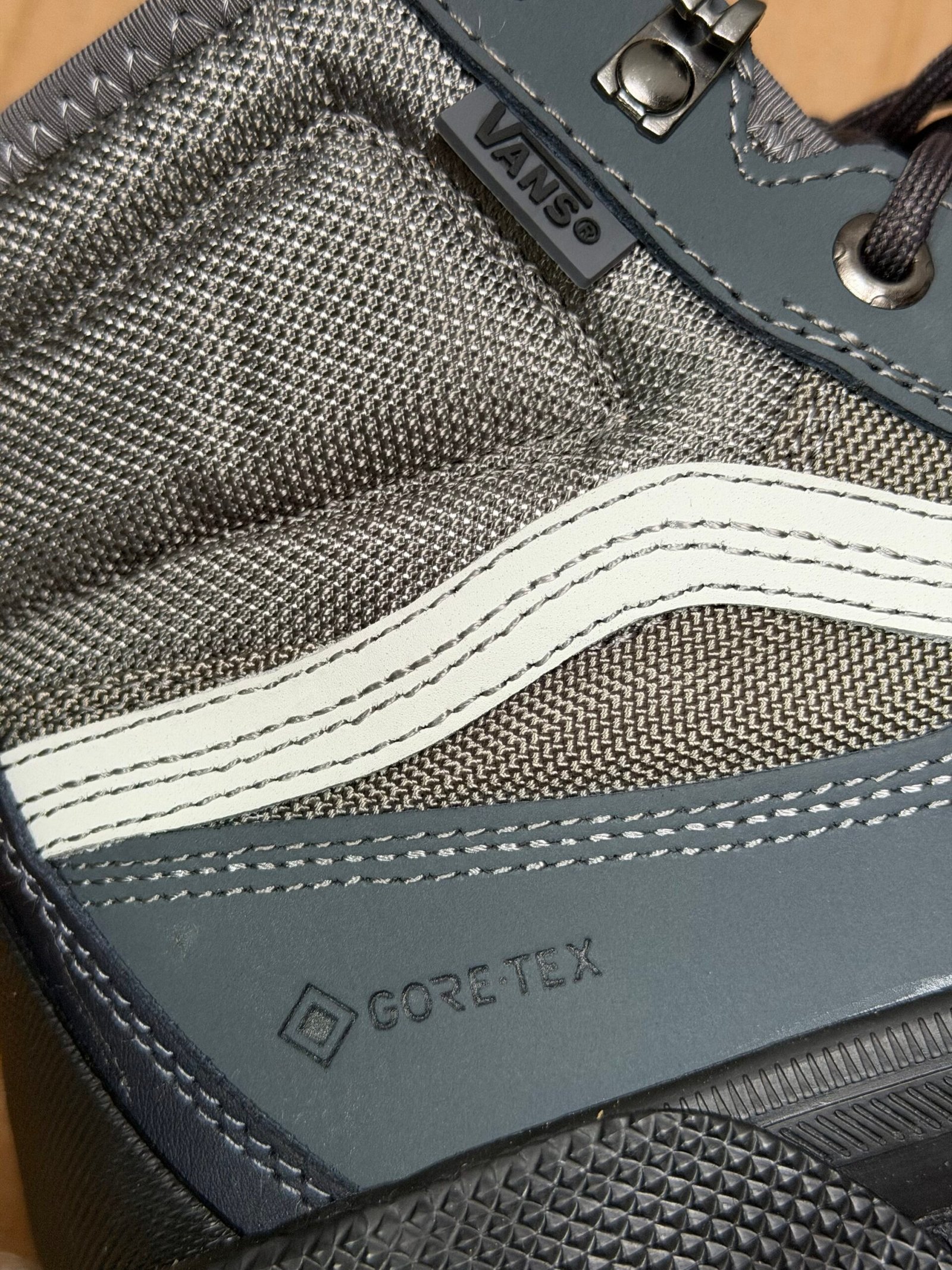 Bota Vans Sk8 Hi Gore-Tex Mte-3 Negro Gris Hombre
